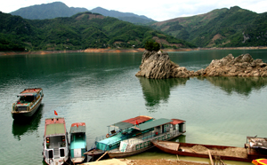 Hồ Hòa Bình được đánh giá là 1/12 điểm có tiềm năng phát triển du lịch Quốc gia.